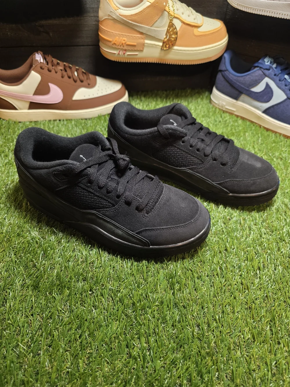 Nike Men's All-Black Low-Top Athletic Sneakers